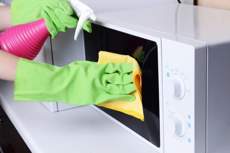 Quick Ways To Clean A Microwave