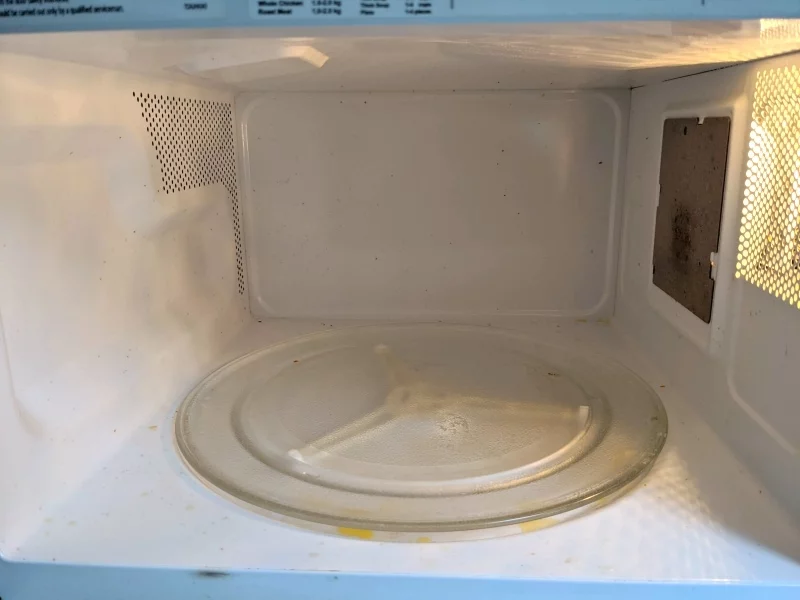 clean microwave with vinegar